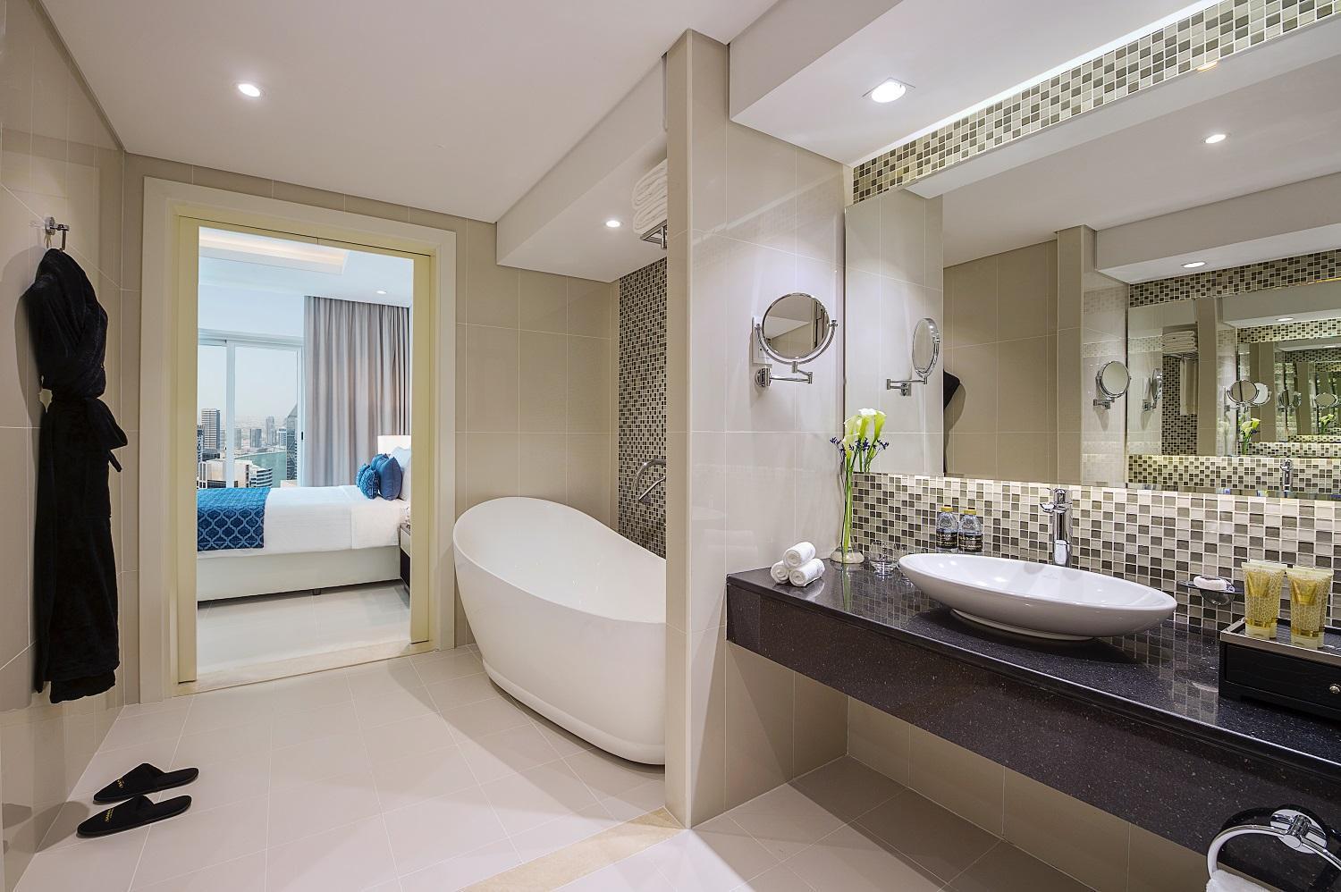 Three Bedroom Suite Private Balcony City Skyline View